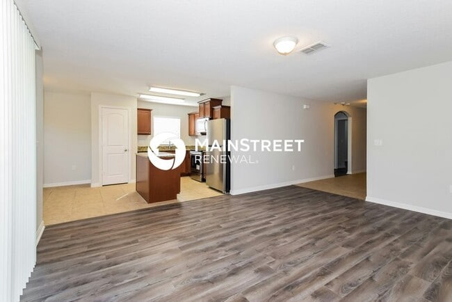 Building Photo - 3 Bedroom Pet-Friendly Home in Tavares, FL with Main Street Renewal