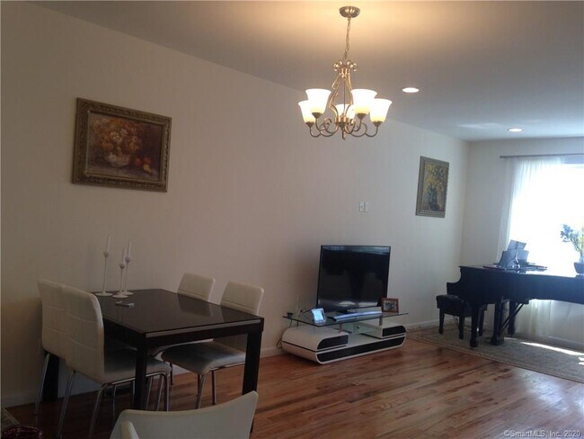 Foto del edificio - 23 Oak Meadows Dr