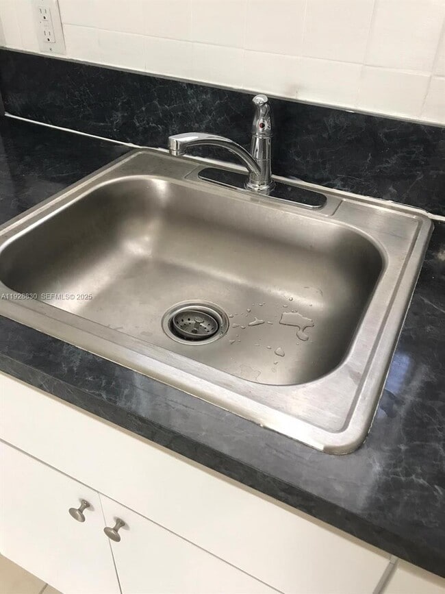 Foto del edificio - 1545 NW 8th Ave