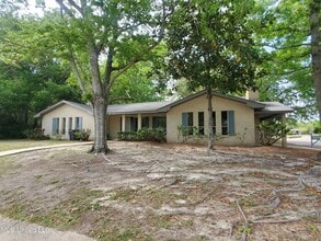 Building Photo - 2302 Robert Dr