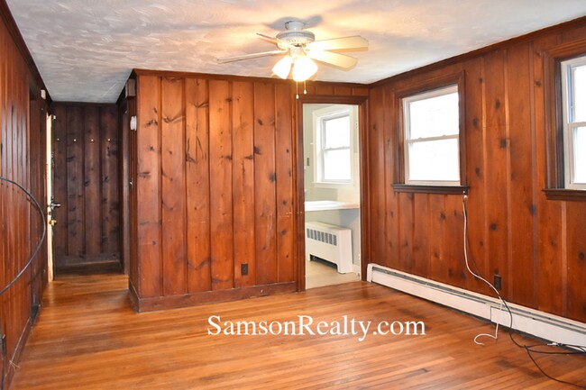 Building Photo - 562 Pleasant St
