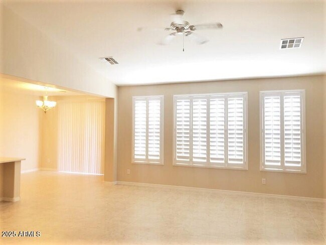 Foto del edificio - 2435 W Maya Way