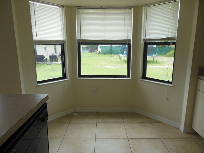 Building Photo - 1450 Doris St