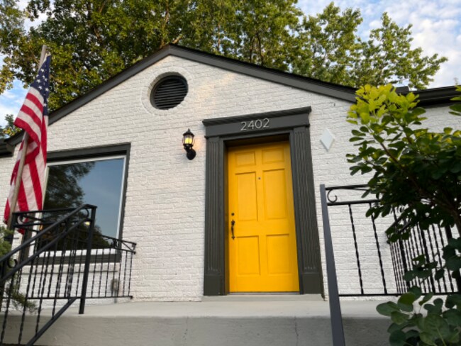 Building Photo - 2402 Claypool St