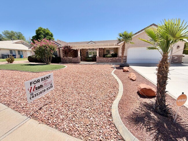 Building Photo - Beautiful Bloomington Area Home