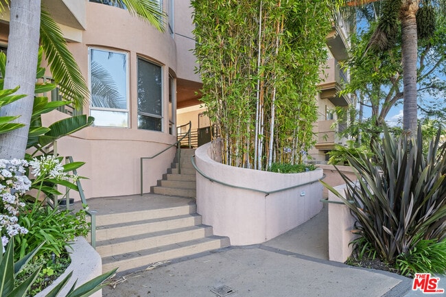 Building Photo - 2111 S Beverly Glen Blvd