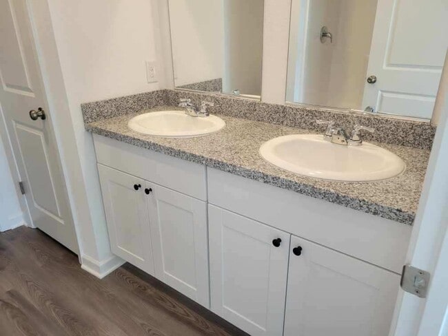 Building Photo - 1780 E Desert Bloom Dr