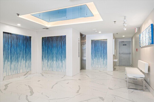 Foto del edificio - 7564 Regency Lake Dr