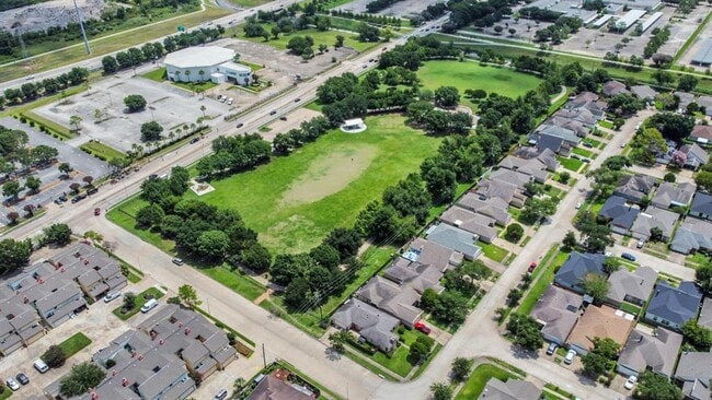 Building Photo - 10722 Sherburne Dr