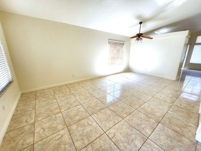 Foto del edificio - 137 Windy Creek Ave