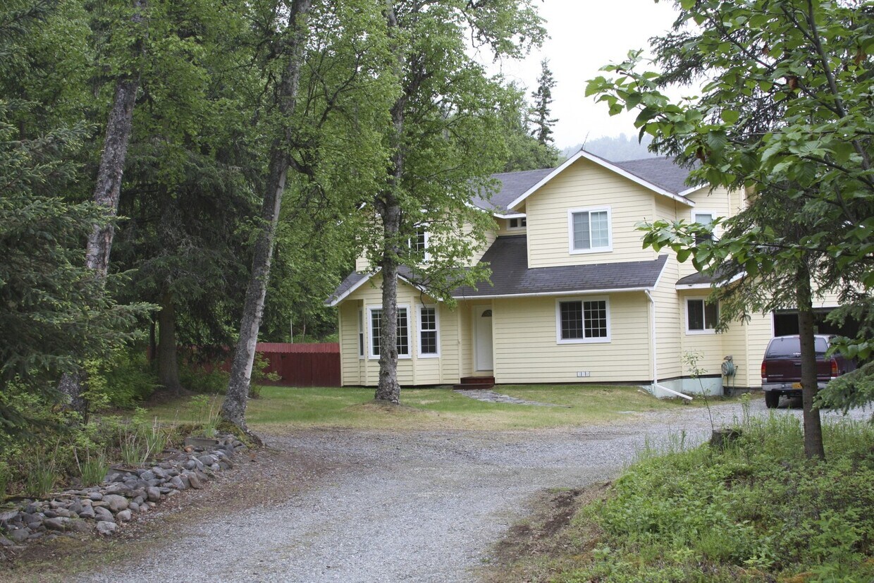 Primary Photo - 3 Bedroom Chugiak Home w/ Fenced Yard!