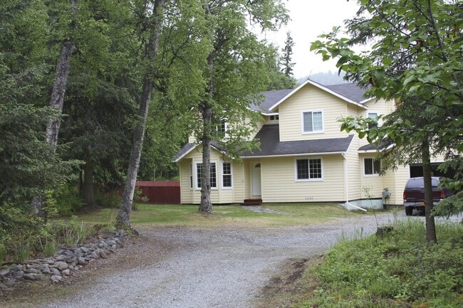 3 Bedroom Chugiak Home w/ Fenced Yard! - 3 Bedroom Chugiak Home w/ Fenced Yard!