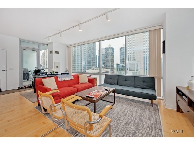 Building Photo - 8 E Randolph St