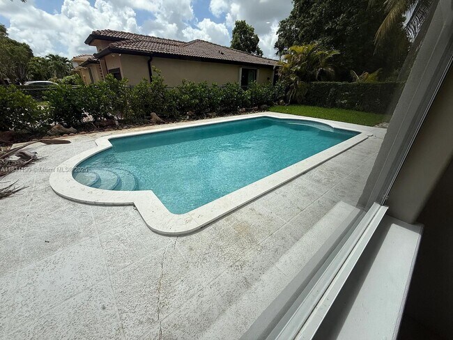 Building Photo - 12427 SW 121st Ave