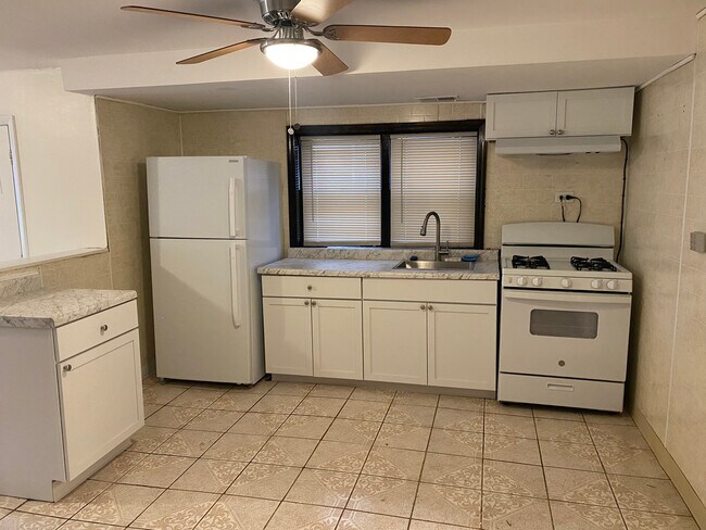 Kitchen - 2512 N 72nd Ct