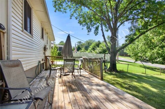 Foto del edificio - Updated 3Bed/2.5 Bath Duplex in Gladstone-...