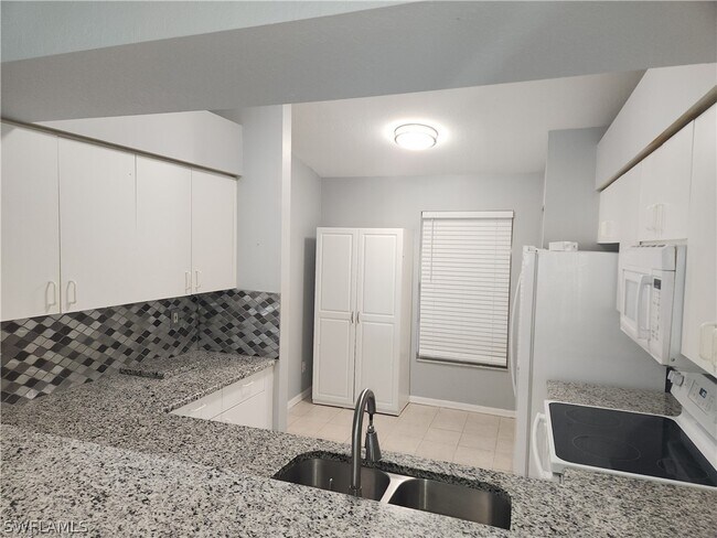 Foto del edificio - 9660 Victoria Ln