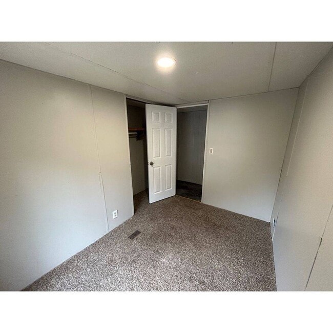 Building Photo - 4502 E Old Marion Hwy