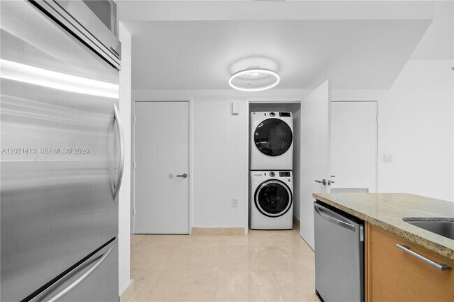Foto del edificio - 16275 Collins Ave