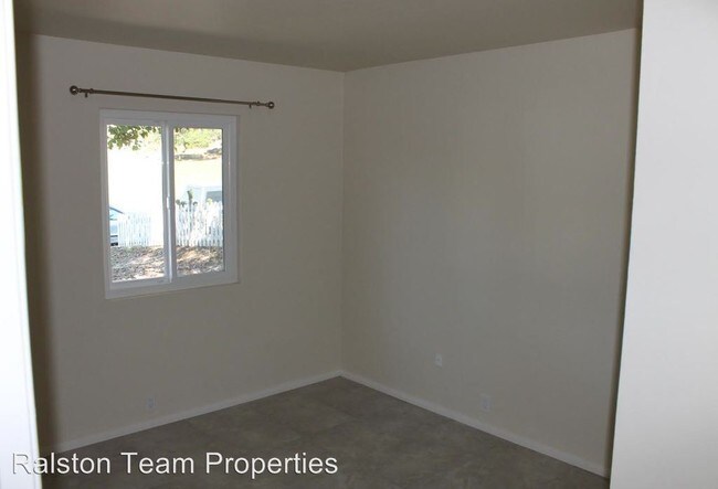 Building Photo - 4 br, 2 bath House - 2565 Elm Ave