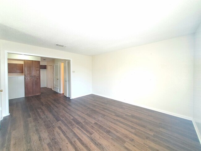 Foto del edificio - 6605 Park Pl Dr