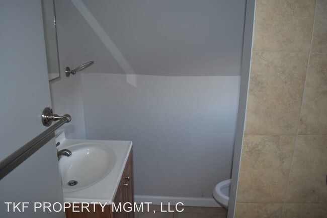 Building Photo - 20 GARWOOD Pl
