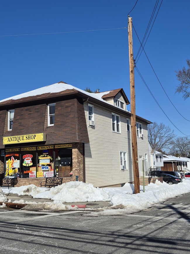 Building Photo - 131 Paris Ave