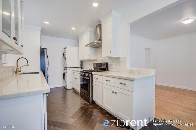 Building Photo - 3 br, 2 bath House - 9116 South Van Ness A...