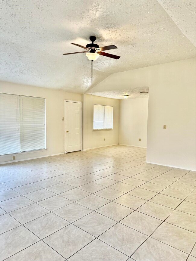 Foto del edificio - 2015 Lazy Ln