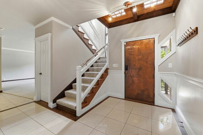 Foto del edificio - 158 Los Robles Dr