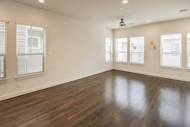Foto del edificio - 2431 Charleston St