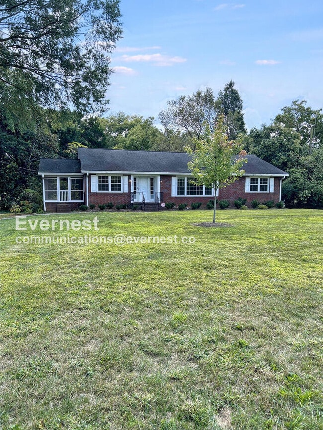 Building Photo - 950 Marguerite Dr