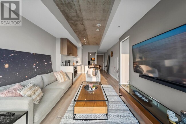 Building Photo - 161 Roehampton Ave