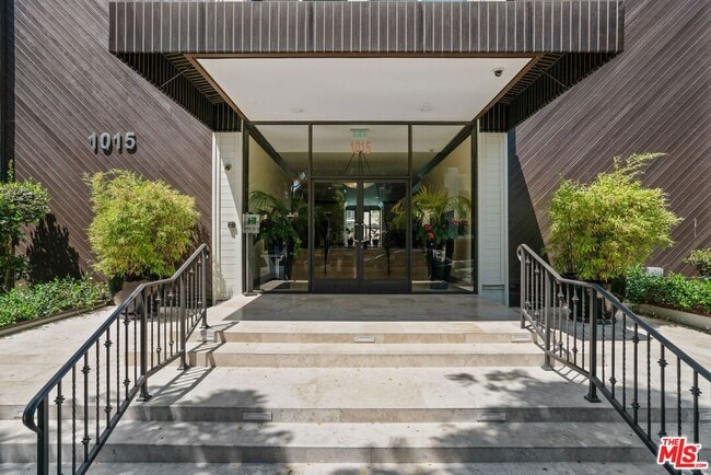 Building Photo - 1015 Kings Rd