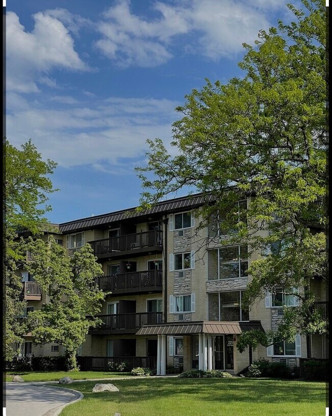 Building Photo - 2214 S Goebbert Rd