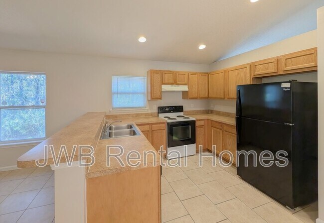 Building Photo - 8542 Maple St