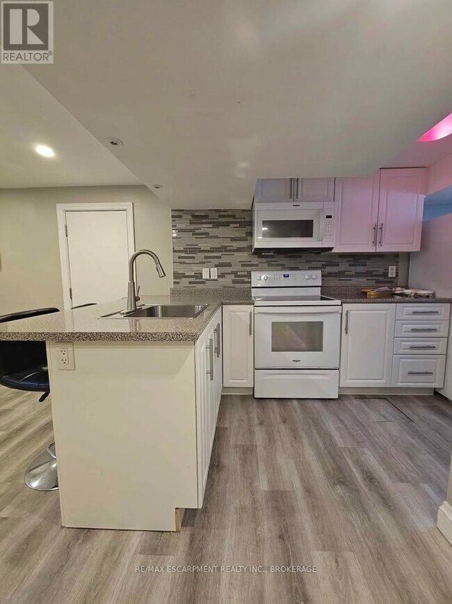 Photo du bâtiment - 320 E 19th St