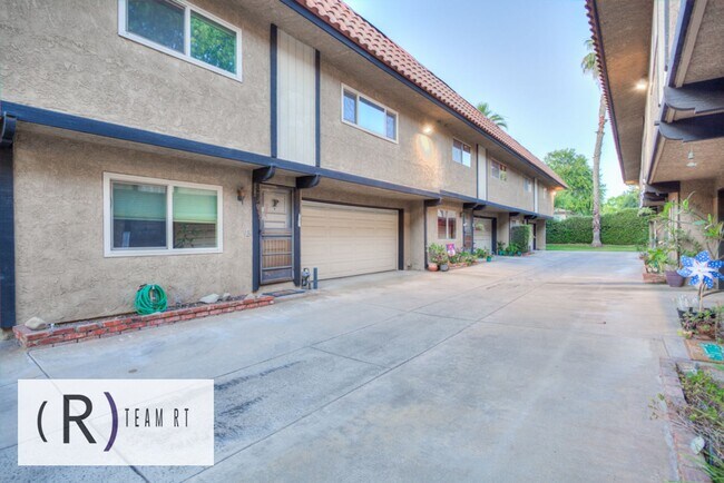 Building Photo - Dazzling 2 Story Residence in Monrovia