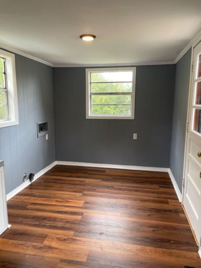 Building Photo - Renovated 2 Bedroom 1 Bath Home for Rent!
