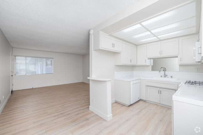 Interior Photo - Pacific Lanai Apartments