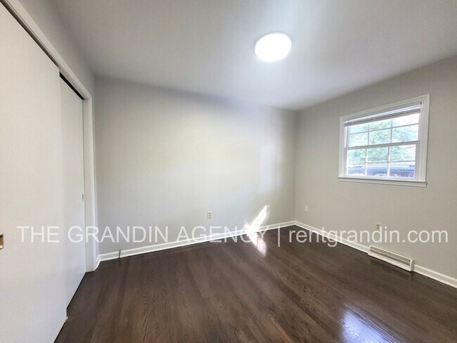 Foto del edificio - 1109 Mountain View Rd