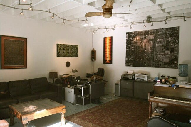 400 sq ft Studio/Office - 2601 Abbot Kinney Blvd