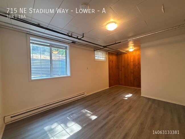 Building Photo - 715 NE Stadium Way
