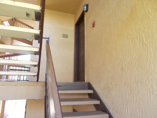 Building Photo - 1 Bed 1 Bath In Kissimmee