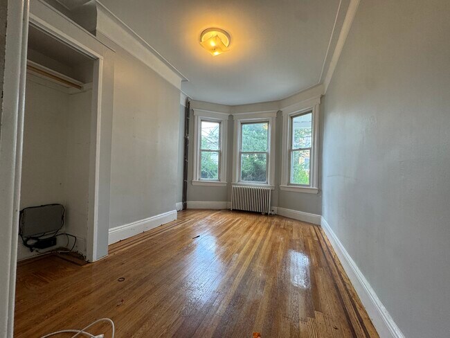 142 W 28th St 2 - 138 W 28th St