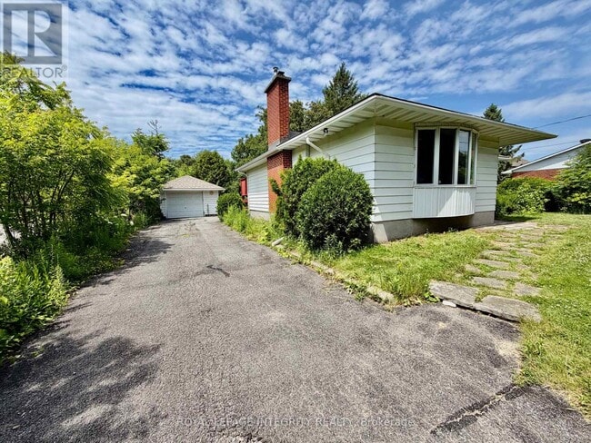 Building Photo - 1107 Falaise Rd