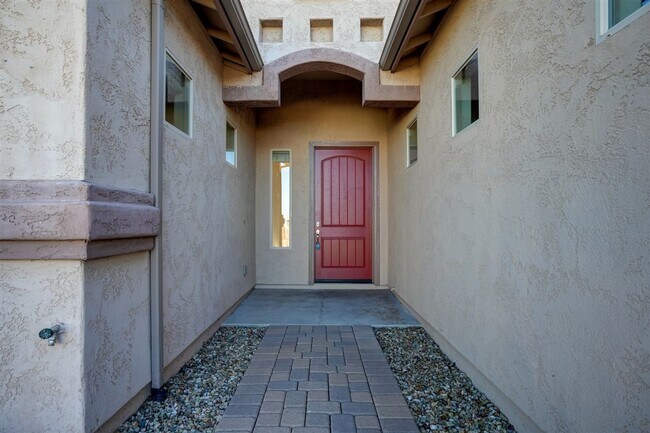 Building Photo - 3 Bedroom + Den, 2 Bath, 3 Car Garage Home for Rent in Granville!