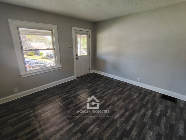 Building Photo - 1325 W 10th St