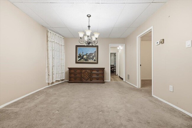 Building Photo - 98 W 47th St