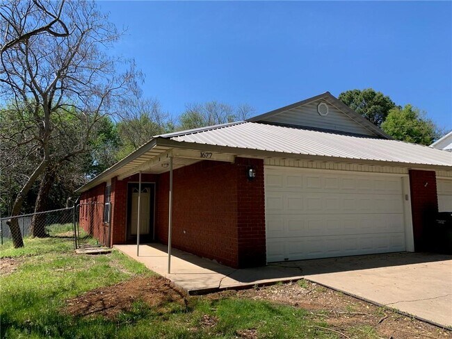 Building Photo - 1677 N Saddlehorn Ave